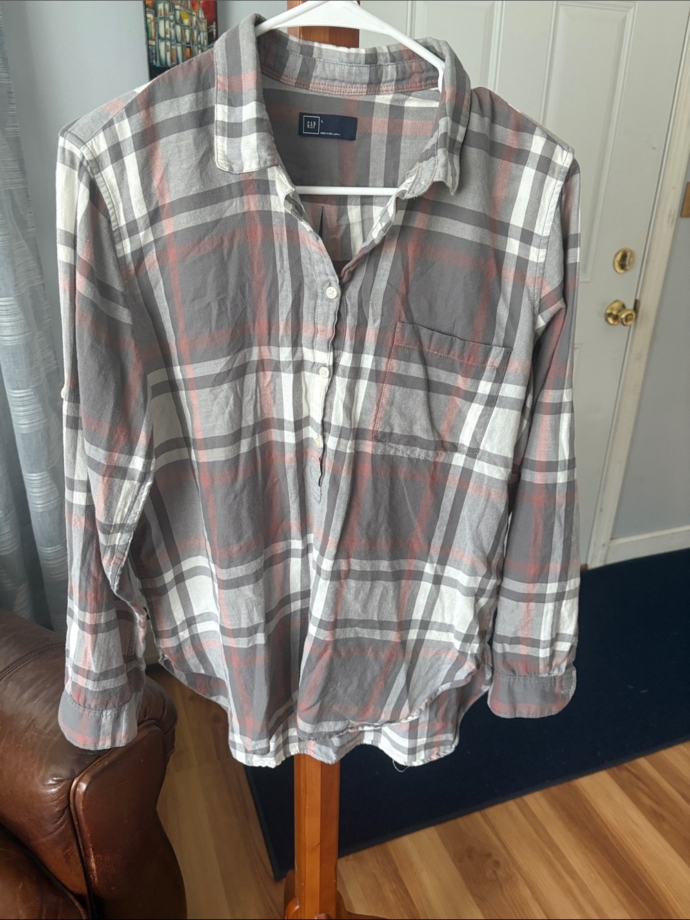 GAP Plaid Button-Down Shirt in Gray, Pink & White